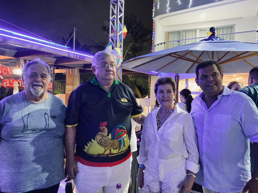 Marcos André com Rômulo Menezes e Dra. Ana, juntamente com Rogério Costa, diretor do Galo 