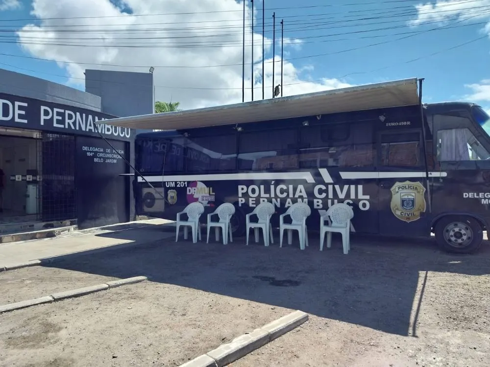 FOTOS: Jesús Rondón e delegacia da mulher de Paulista 
