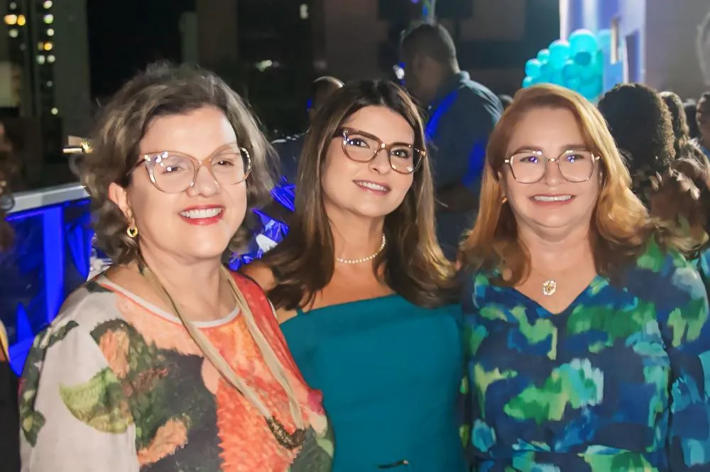 Foto: Senadora Teresa Leitão, foniodiologa Ytamara Costa e Presidente do Sintepe Ivete Caitano.