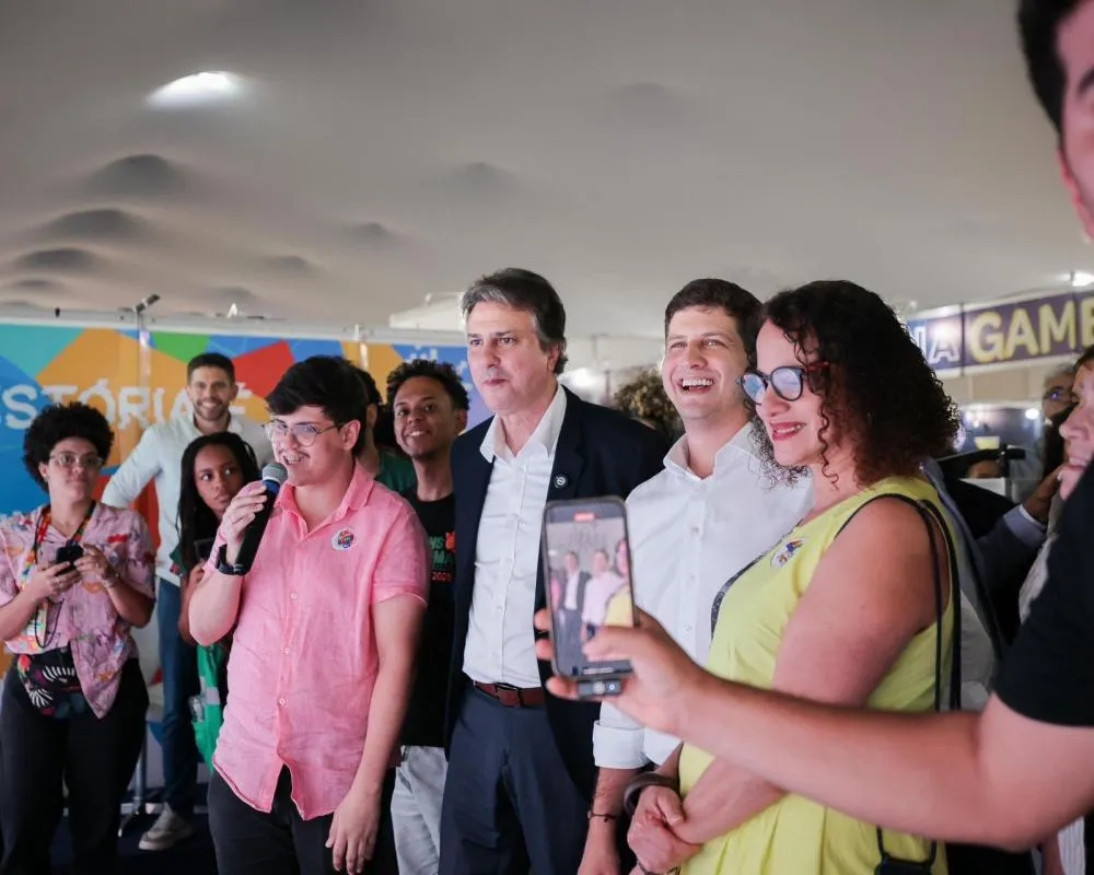 O prefeito João Campos, a ministra Luciana Santos, o Ministro Camilo Santana, demais membros participantes - FOTOS: Edson Holanda/PCR