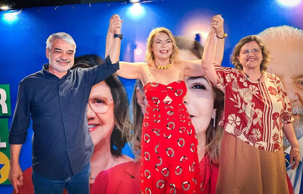 O senador Humberto Costa, a vereadora Liana Cirne, a senadora Teresa Leitão - Foto: Erika Muniz