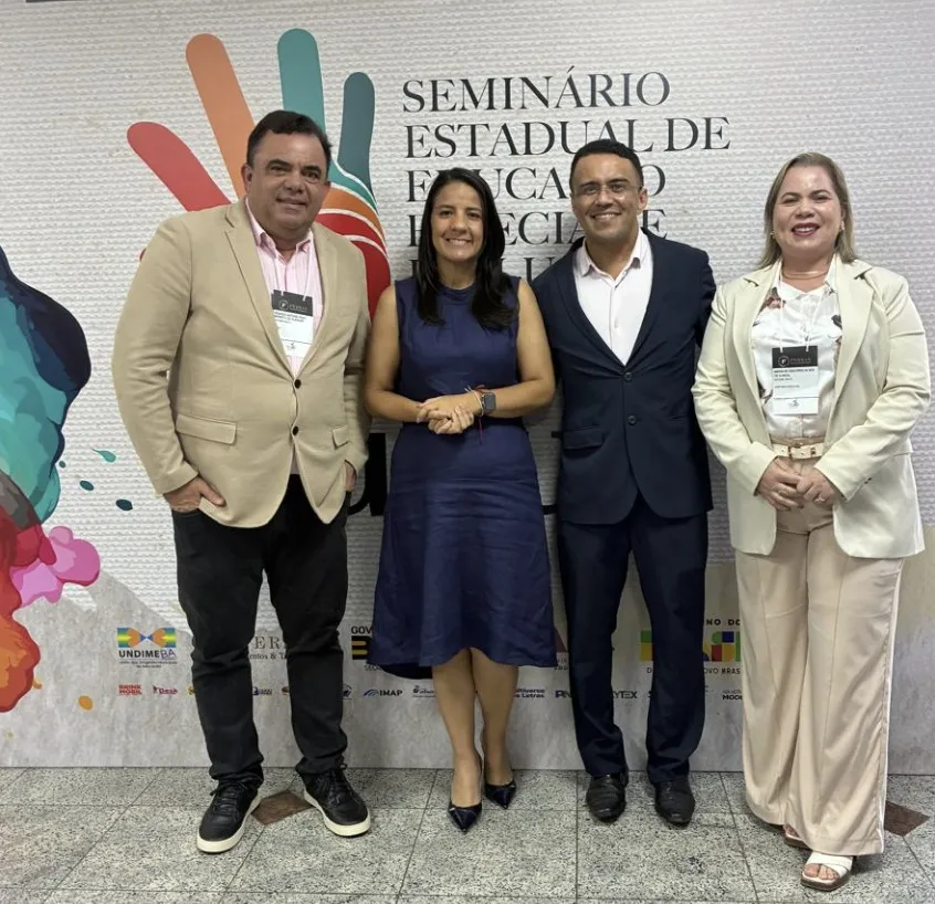 Socorro Sobral, seu marido, o empresário Ricardo Alencar, com Anderson Passos, presidente da UNDIME-BA e secretário de Educação de Aratuípe, e Rowenna dos Santos Brito, secretária de Educação do Estado da Bahia.