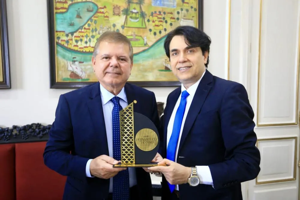 Foto: Presidente do TJPE, desembargador Ricardo Paes Barreto e o presidente da ABCCRIM, professor Cristiano Carrilho.