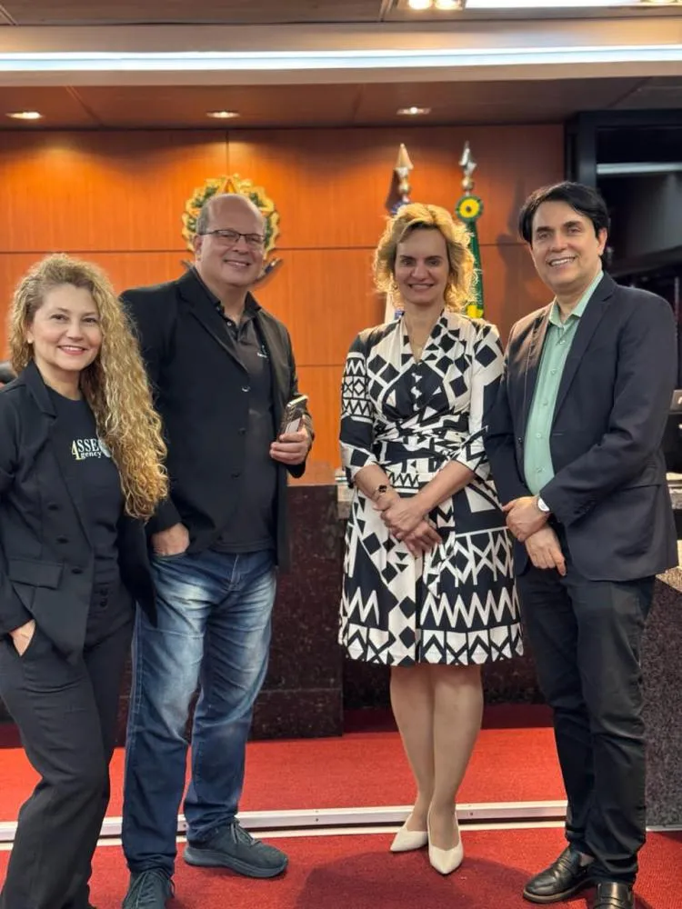 Os cineastas Fabiana Schreiner e Fernando Raphael ao lado da Diretora da Escola Judicial do TRT6, a Desembargadora Nise Pedroso, e do Presidente da ABCCRIM, Cristiano Carrilho. Foto: Divulgação 