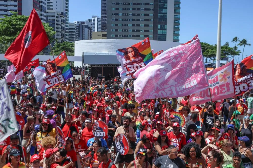 DIA 13 COM LULA NAS RUAS MOBILIZA PERNAMBUCO E REFORÇA PESO DO LULISMO NA ELEIÇÃO DE 2026