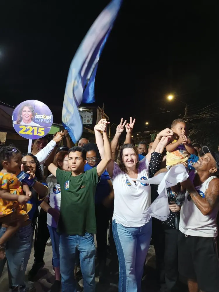IZABEL URQUIZA FAZ CAMINHADA NO CONDOR EM PEIXINHOS E LEVANTA A POEIRA COM O POVO
