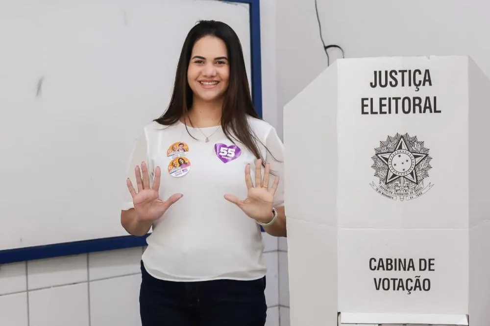 PREFEIA MIRELLA VAI ÀS URNAS EM OLINDA