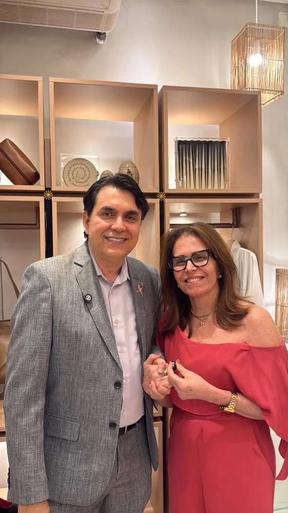 Cristiano Carrilho e a Médica Nancy Ferreira Presidente da Associação de Mastologia de Pernambuco - Foto: Divulgação 